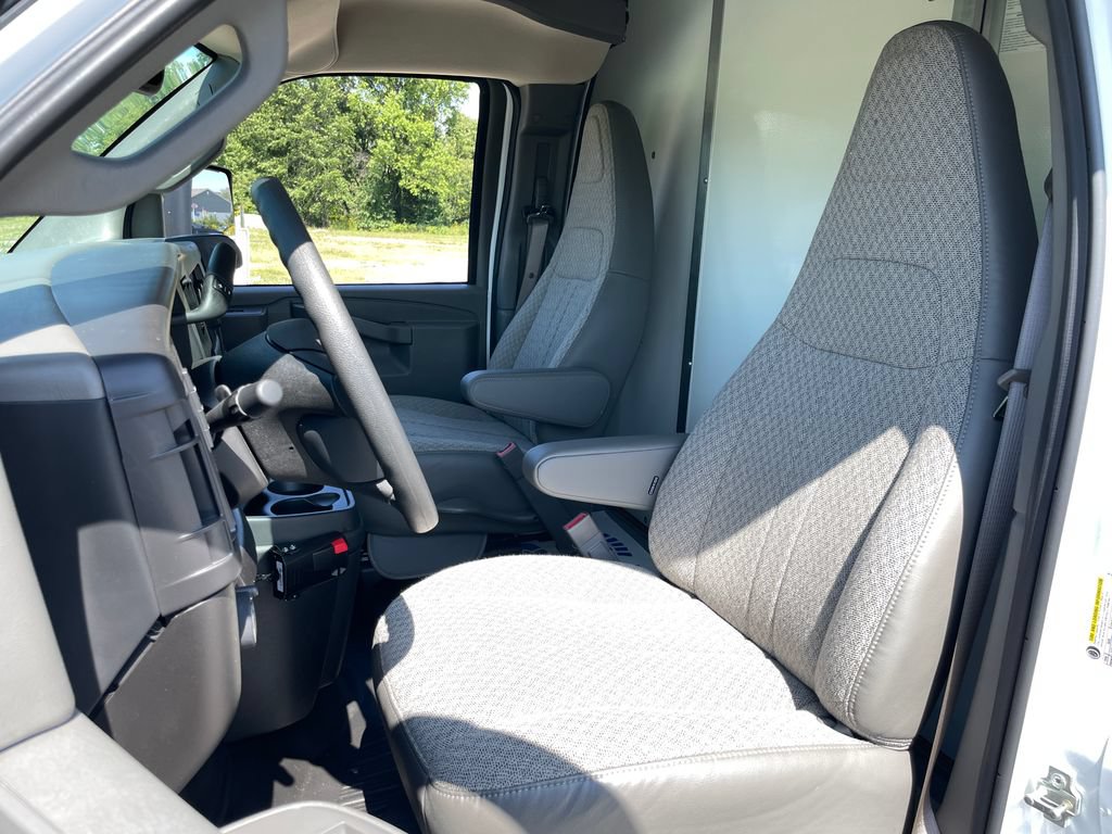 New 2025 GMC Savana 4500 w/ Power Convenience Package RWD image 24