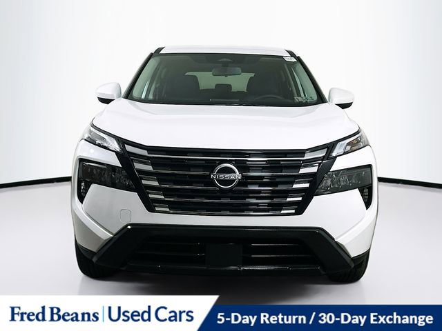Used 2025 Nissan Rogue SV image 2