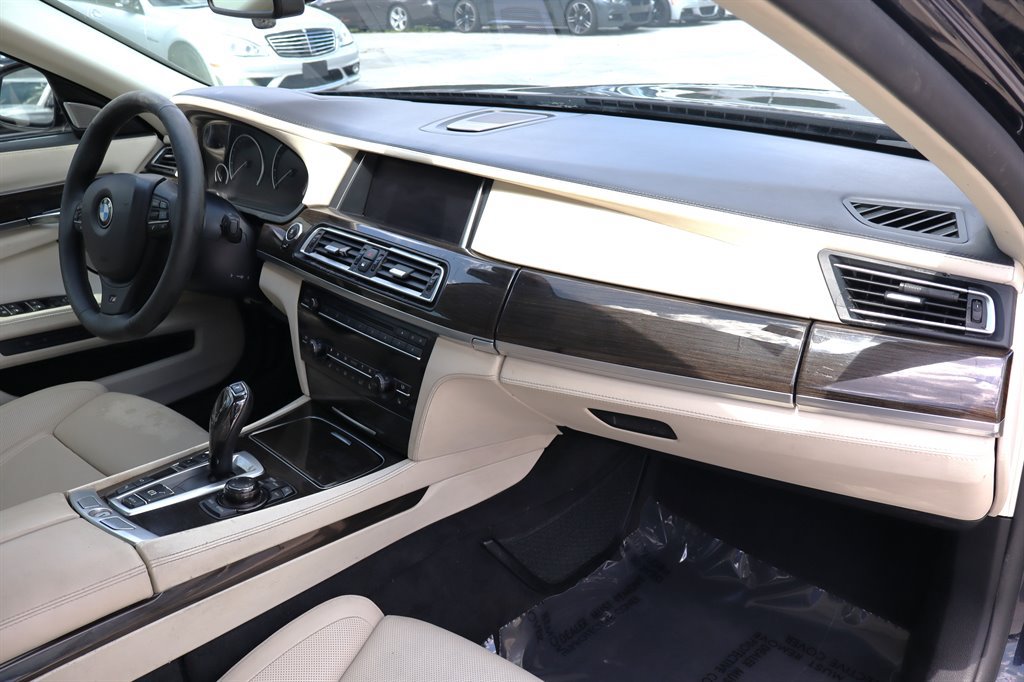 Used 2013 BMW 750Li RWD image 18