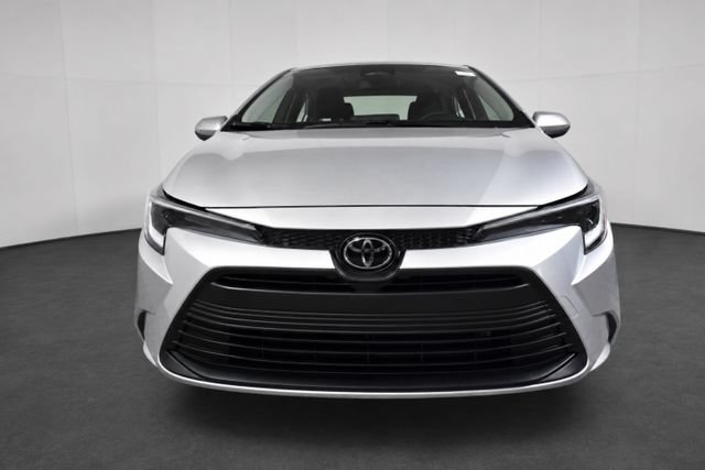 Used 2026 Toyota Corolla LE FWD image 2