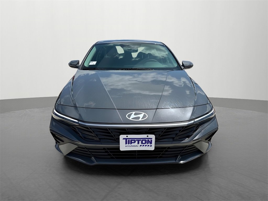 Used 2024 Hyundai Elantra Blue image 8
