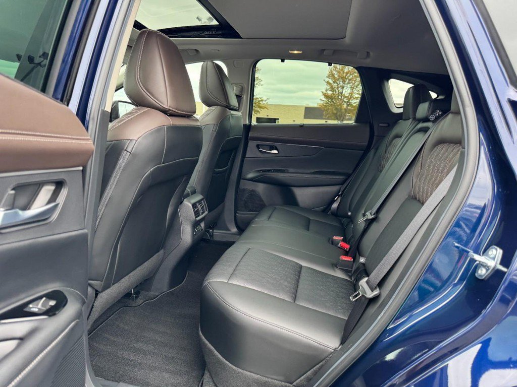 Certified 2025 Nissan Murano Platinum w/ Cargo Package AWD/4WD image 10