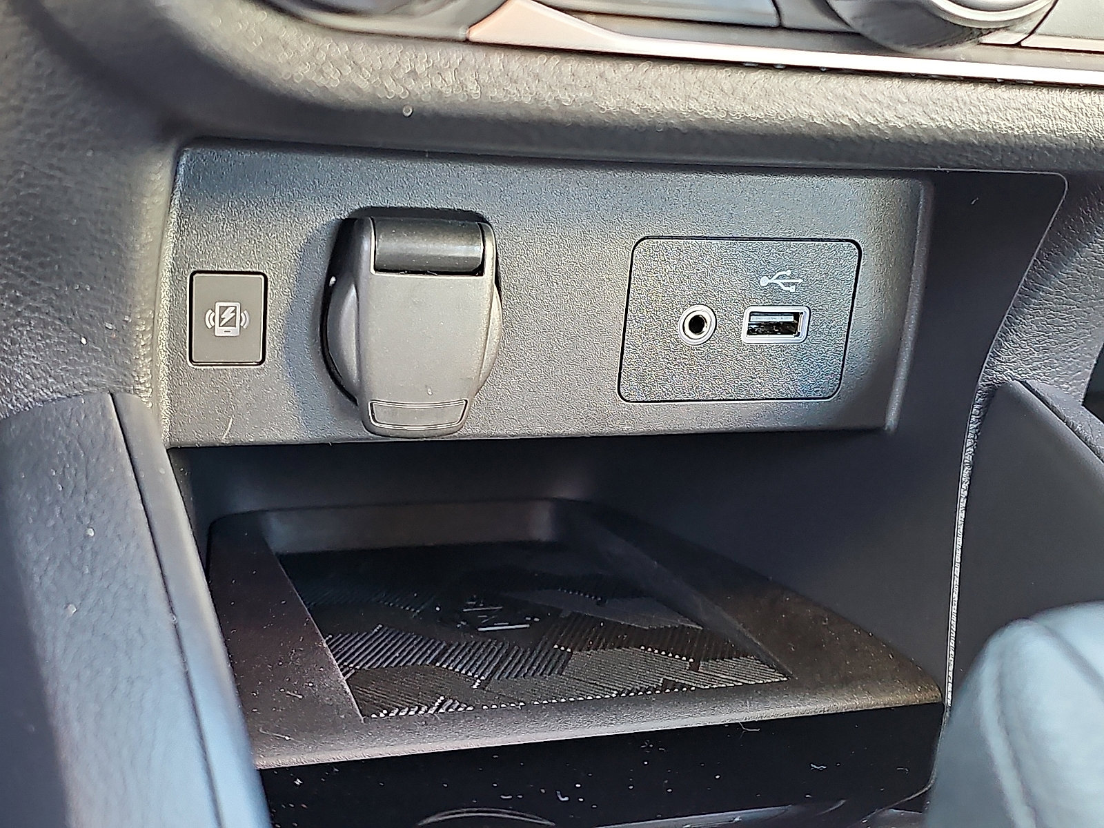 Certified 2025 Nissan Versa SV w/ Trunk Package image 23