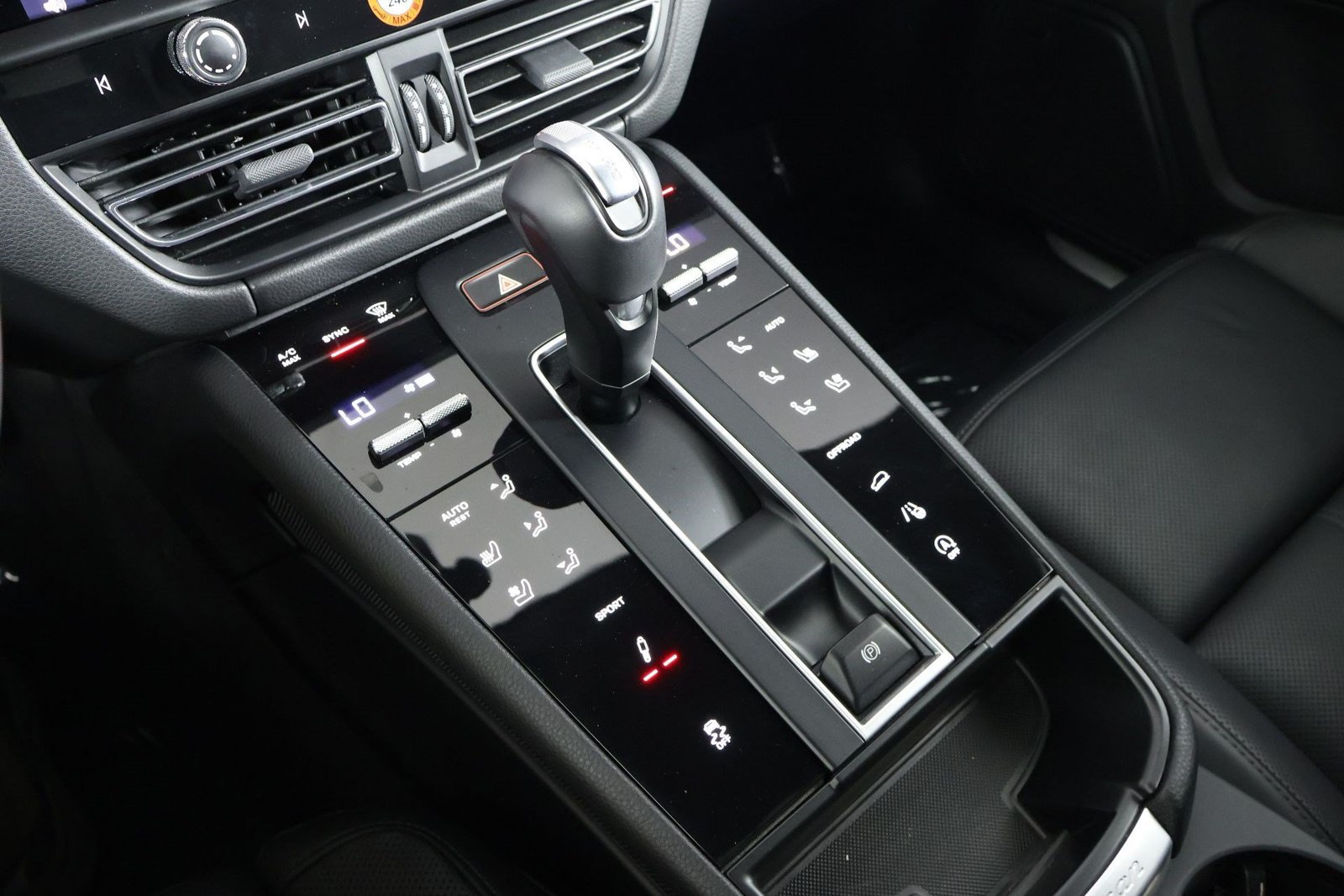 Certified 2026 Porsche Macan S AWD/4WD image 18