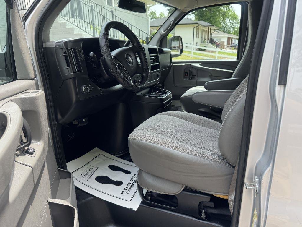 Used 2014 GMC Savana 1500 RWD image 5