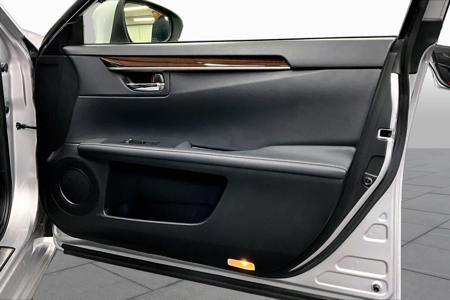 Used 2014 Lexus ES 350 w/ Premium Package FWD image 22