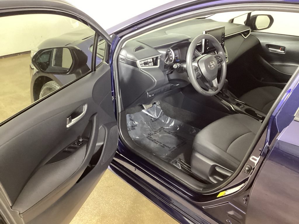 Used 2021 Toyota Corolla LE FWD image 11