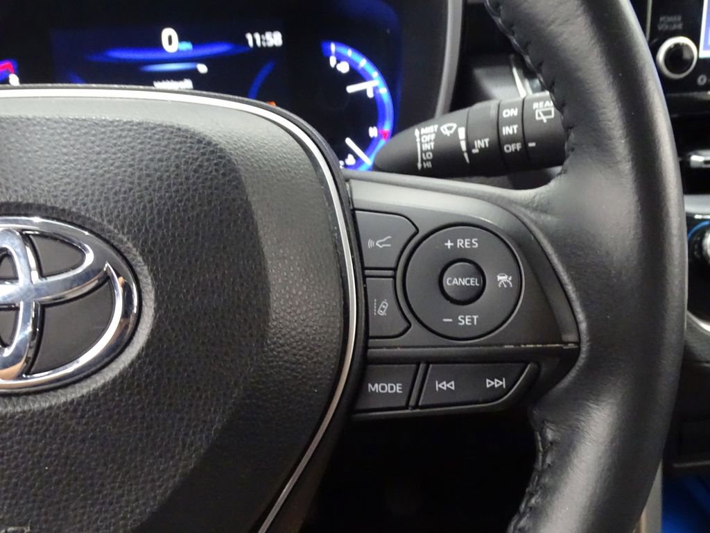 Used 2022 Toyota Corolla Cross XLE image 26