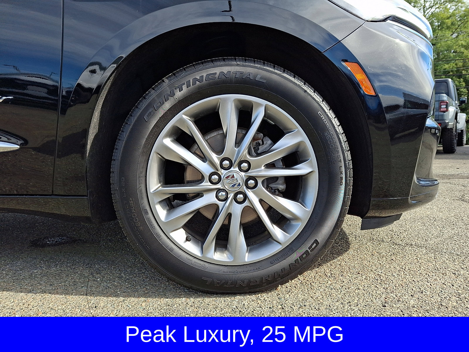Used 2024 Buick Enclave Avenir w/ Avenir Technology Package AWD/4WD image 9