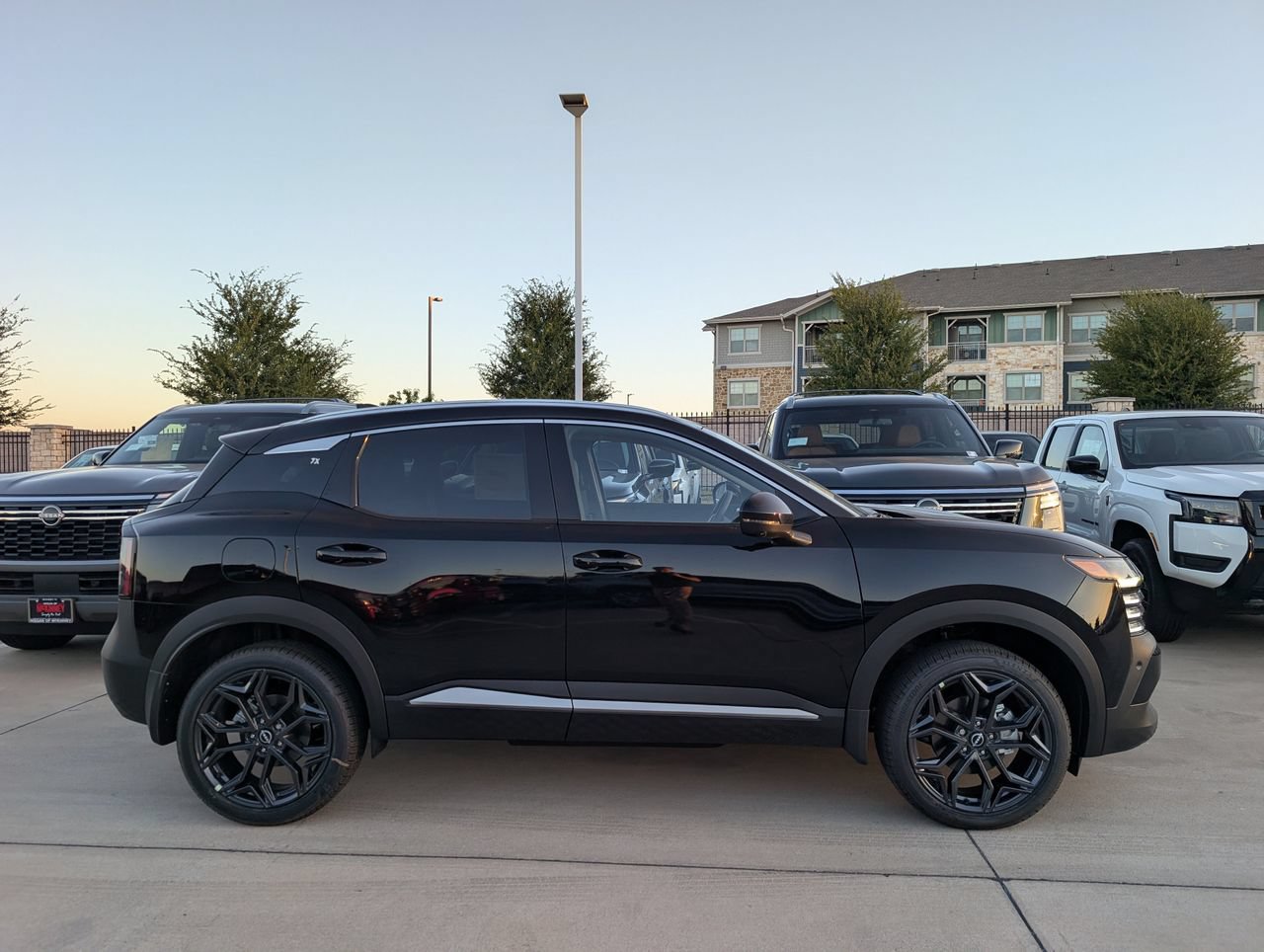 New 2027 Nissan Kicks SR FWD image 3