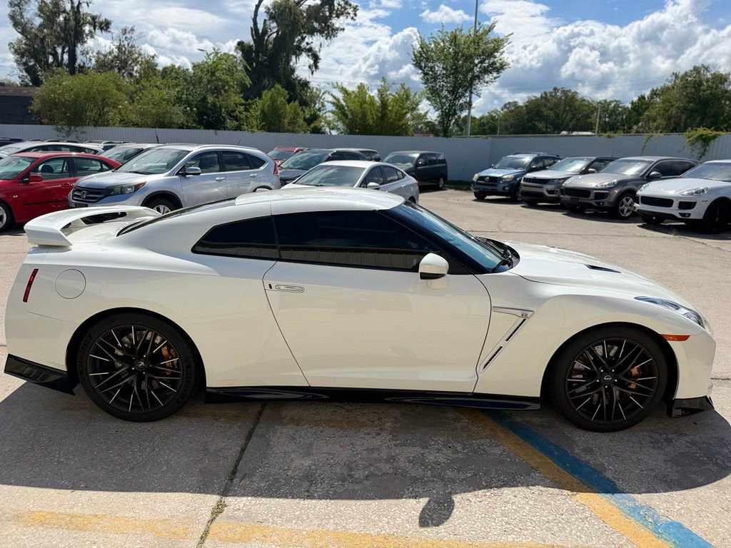 Used 2020 Nissan GT-R Premium AWD/4WD image 6