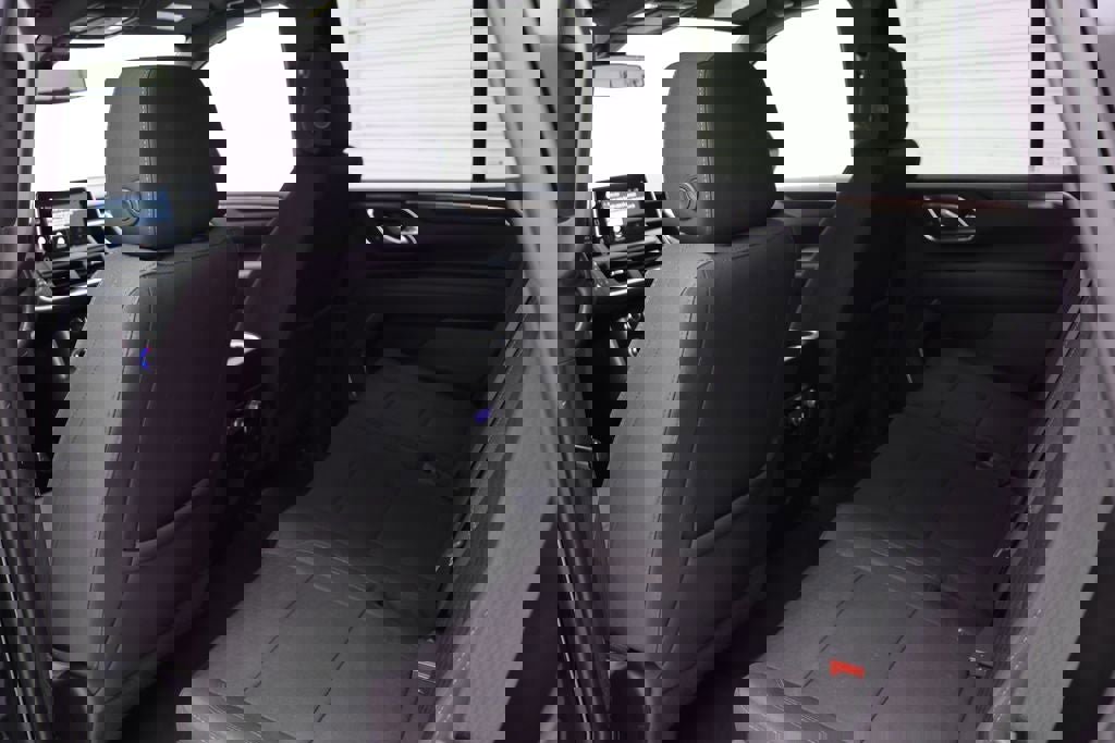 Used 2022 GMC Yukon SLE w/ Gmc Pro Safety Plus Package image 11