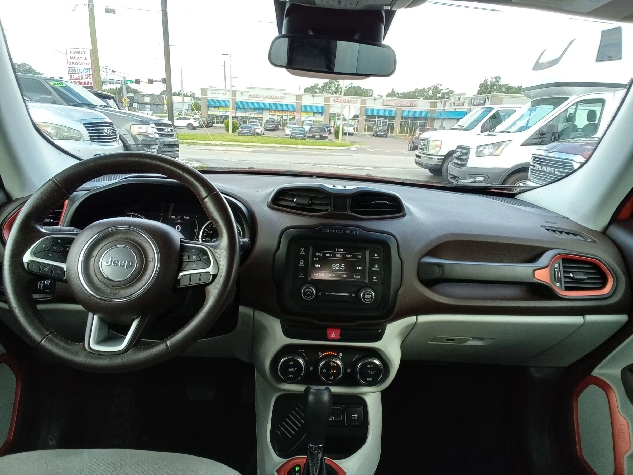 Used 2015 Jeep Renegade Latitude w/ Popular Equipment Group FWD image 13