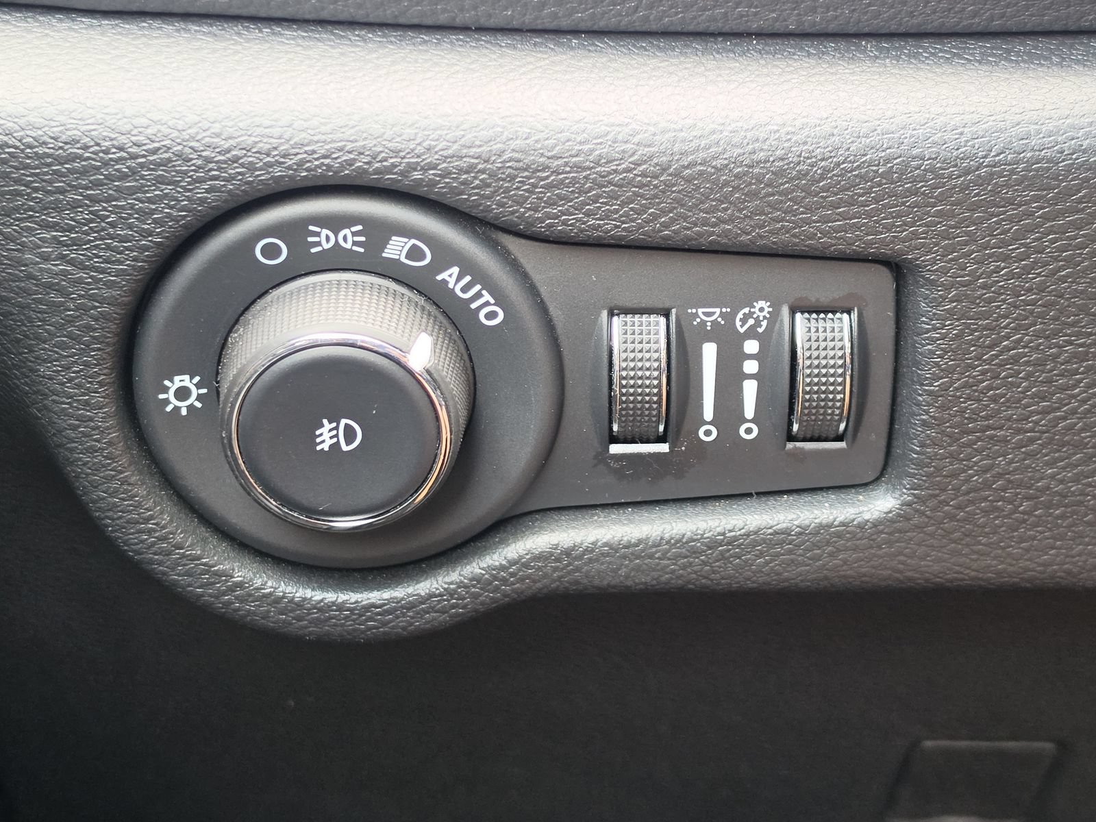Used 2024 Chrysler Pacifica Premium FWD image 20
