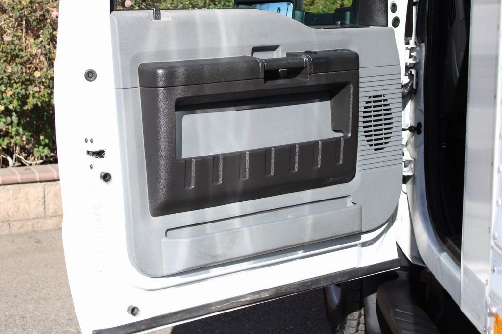 Used 2015 Ford F550 2WD Regular Cab Super Duty image 18