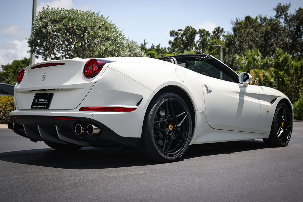 Used 2015 Ferrari California T RWD image 3