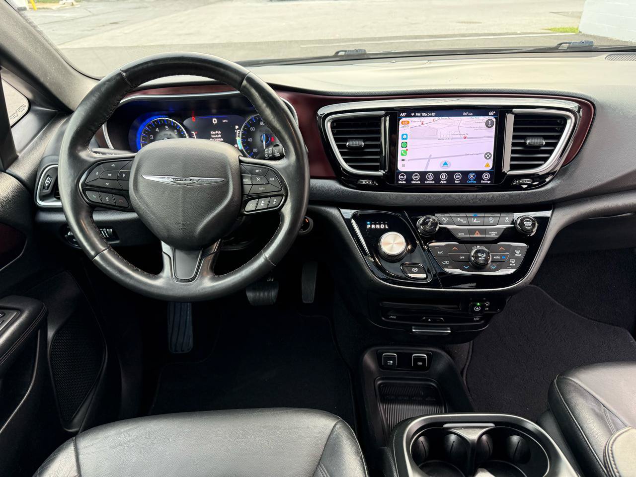 Used 2019 Chrysler Pacifica Touring-L FWD image 2