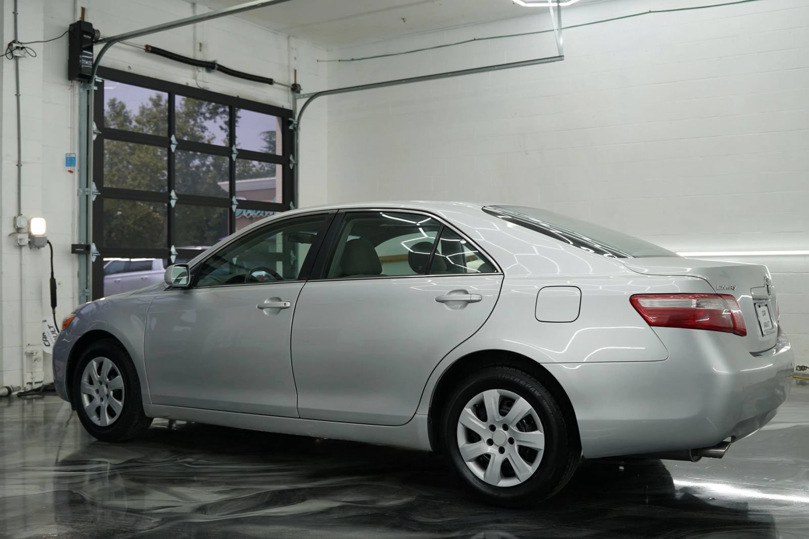 Used 2009 Toyota Camry LE FWD image 14