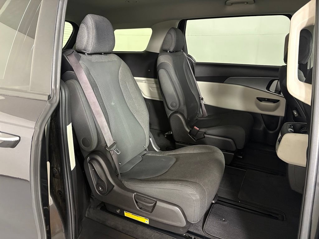 Used 2022 Kia Carnival LX FWD image 40