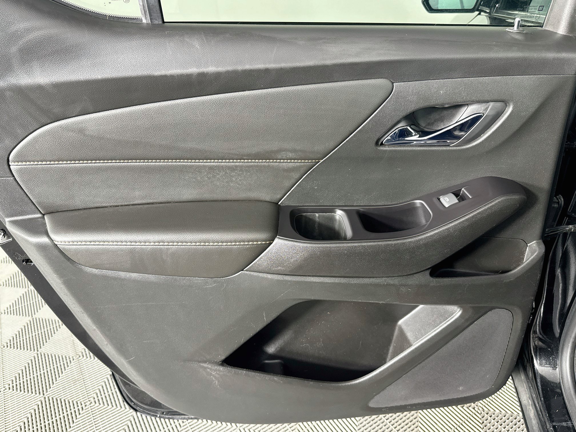 Used 2020 Chevrolet Traverse LT FWD image 24