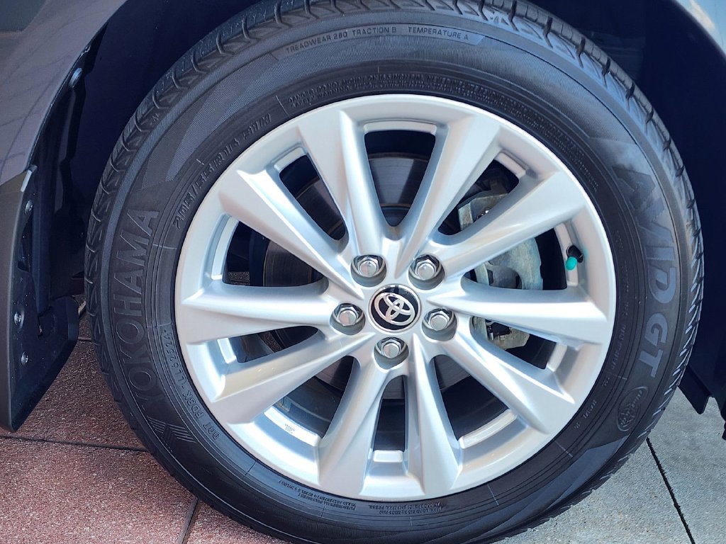 Used 2024 Toyota Corolla LE w/ LE Premium Package FWD image 4