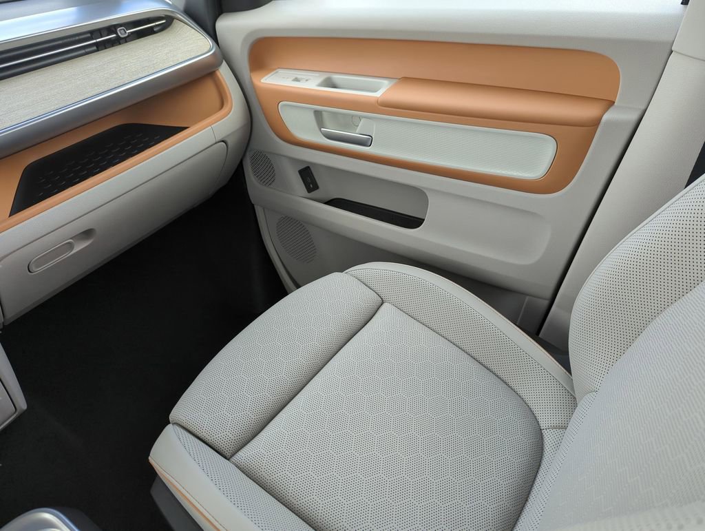Used 2025 Volkswagen ID. Buzz Pro S Plus RWD image 18