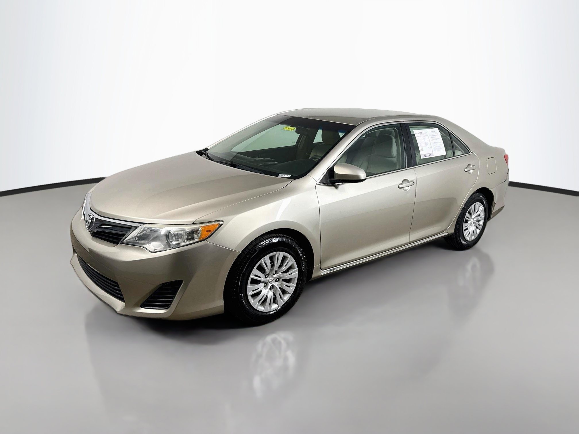 Used 2014 Toyota Camry LE FWD image 3