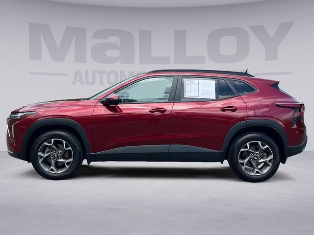 Used 2025 Chevrolet Trax LT w/ Sunroof Package FWD image 2