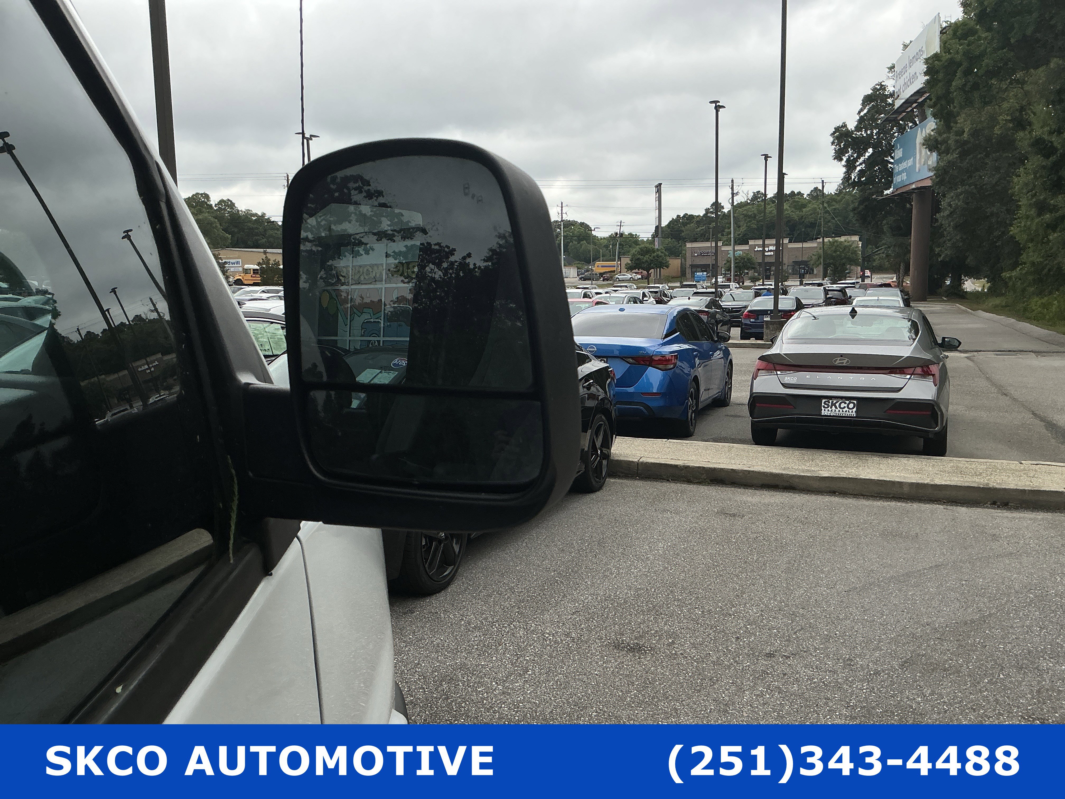 Used 2022 Chevrolet Express 2500 w/ Driver Convenience Package RWD image 10