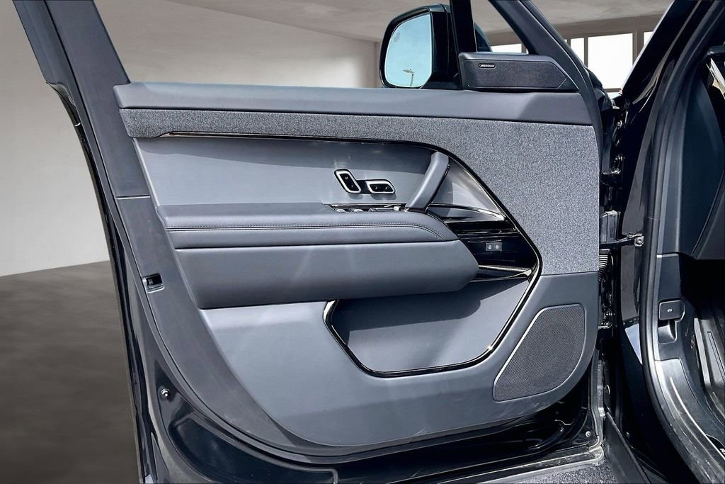 Certified 2025 Land Rover Range Rover Sport SE image 18
