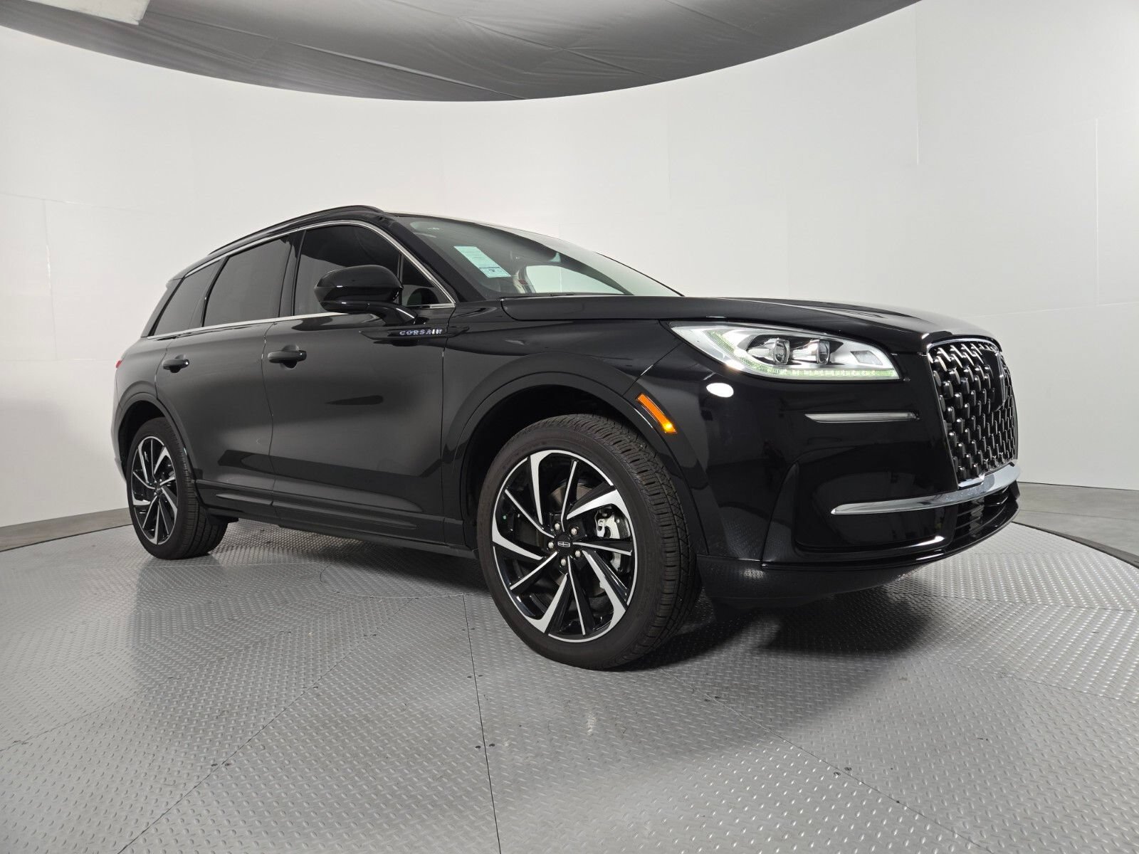 New 2025 Lincoln Corsair Grand Touring w/ Rear Removable Package Tray AWD/4WD image 2