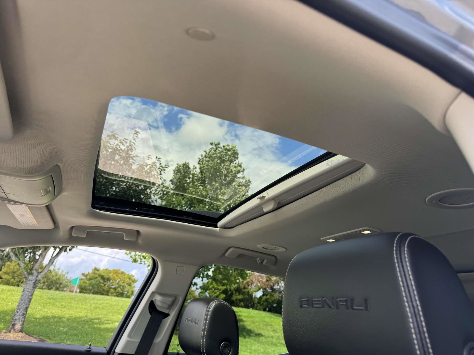 Used 2023 GMC Acadia Denali w/ Denali Technology Package image 22