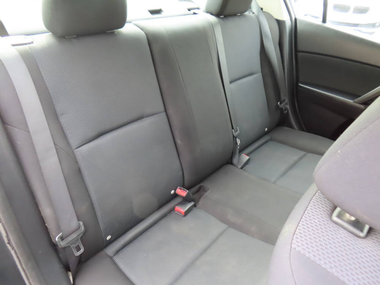 Used 2011 MAZDA MAZDA3 i Sport FWD image 39