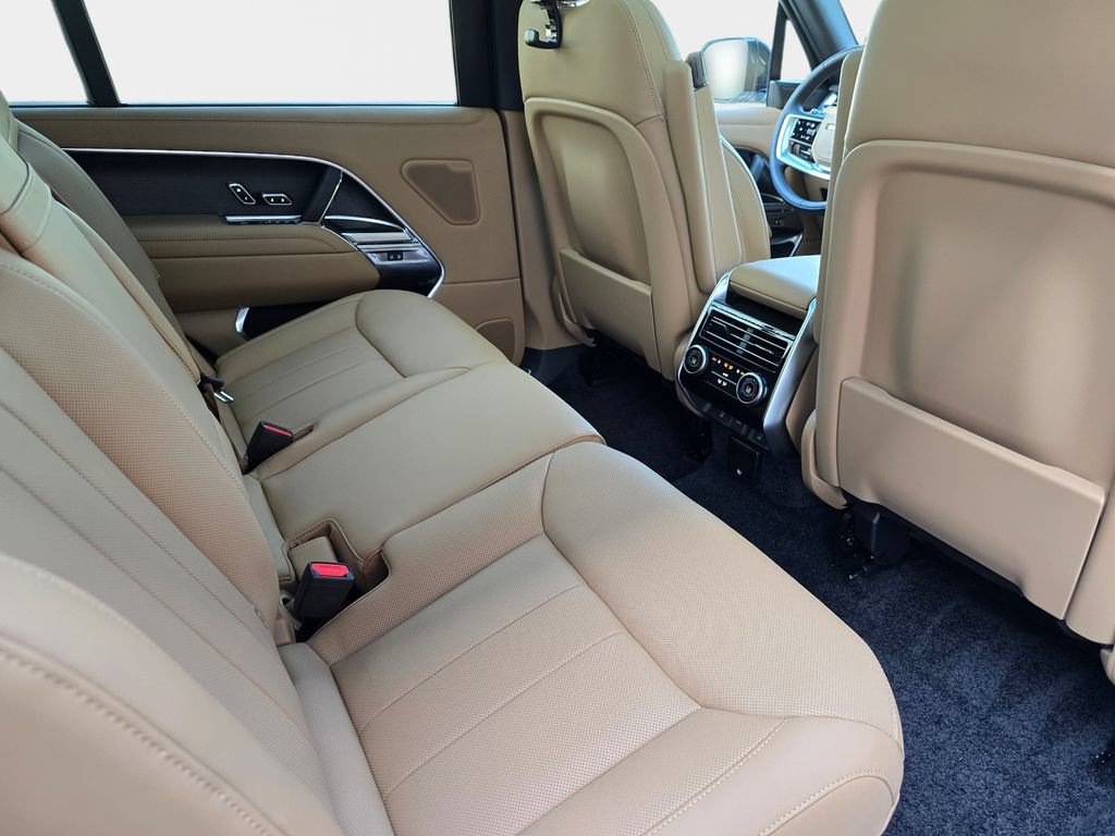 New 2026 Land Rover Range Rover Long Wheelbase SE AWD/4WD image 11