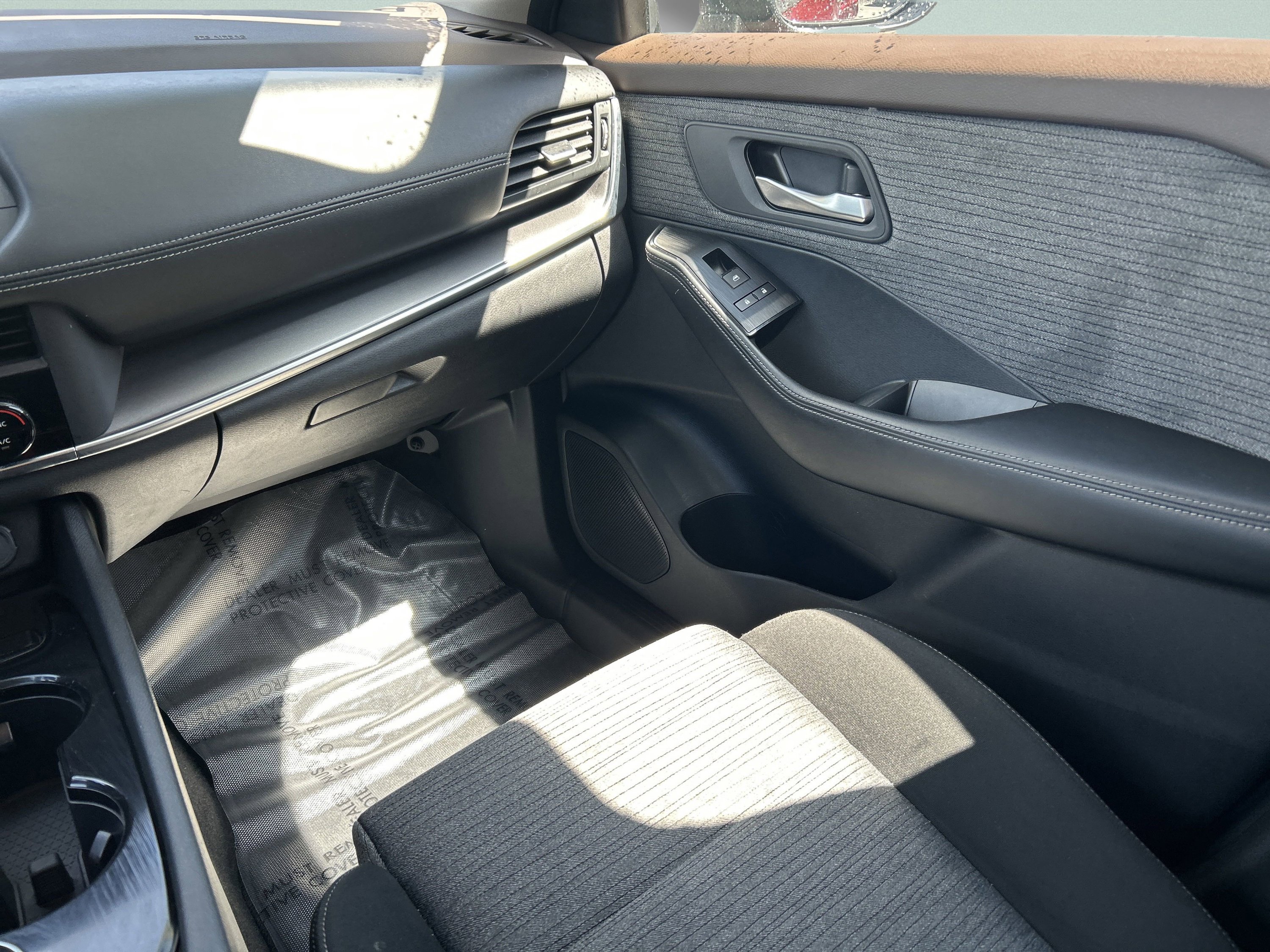 Used 2023 Nissan Rogue SV image 18