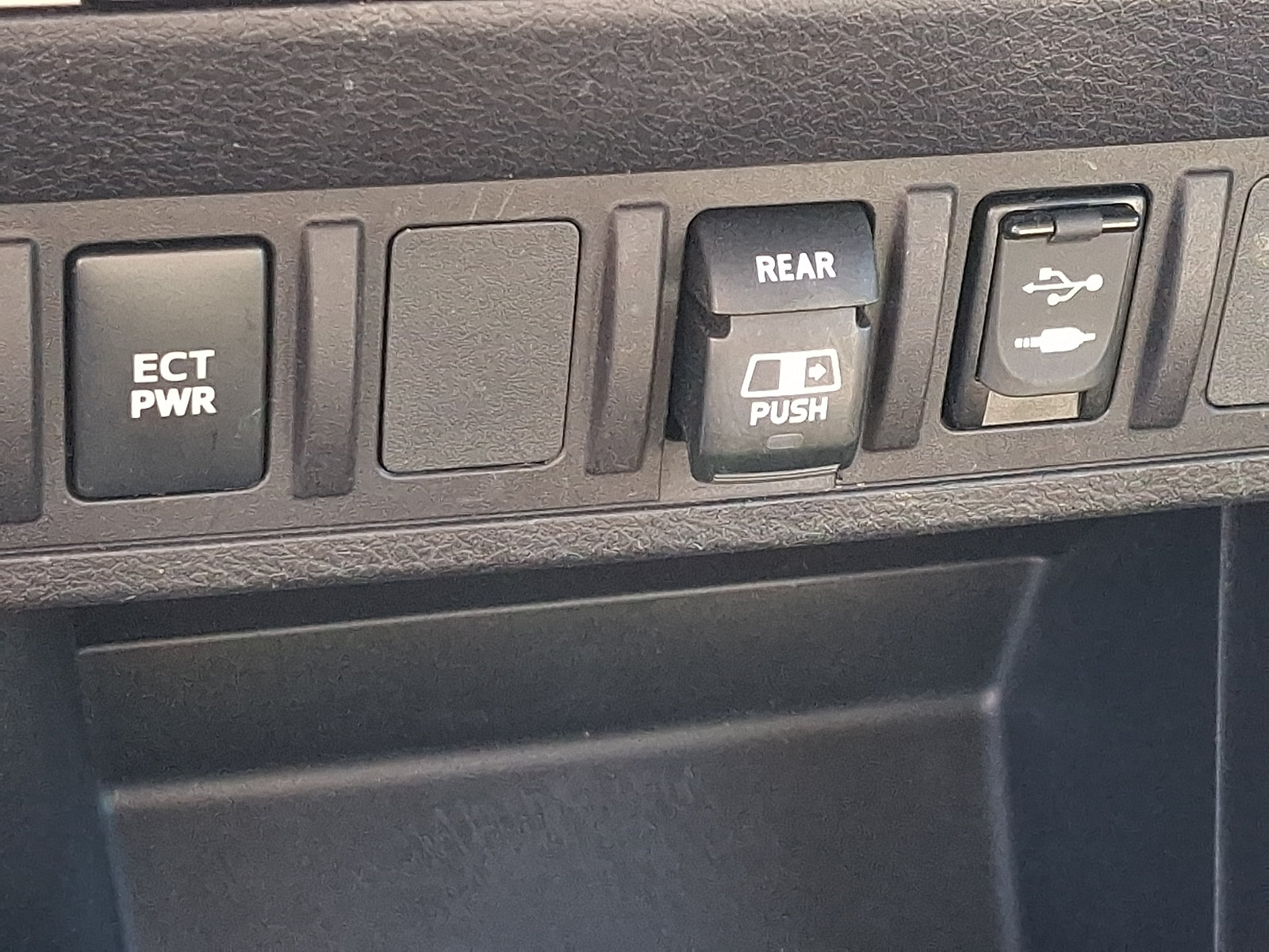 Used 2018 Toyota Tacoma SR5 AWD/4WD image 26