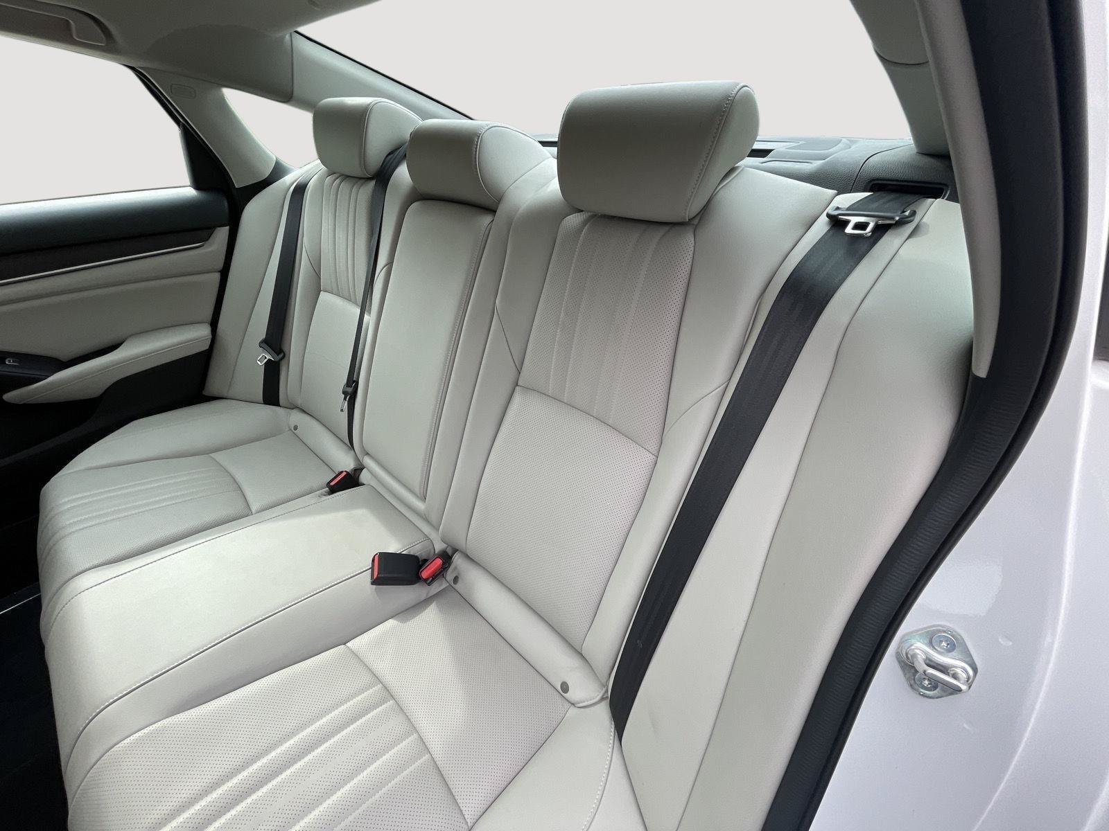 Used 2018 Honda Accord Touring image 5