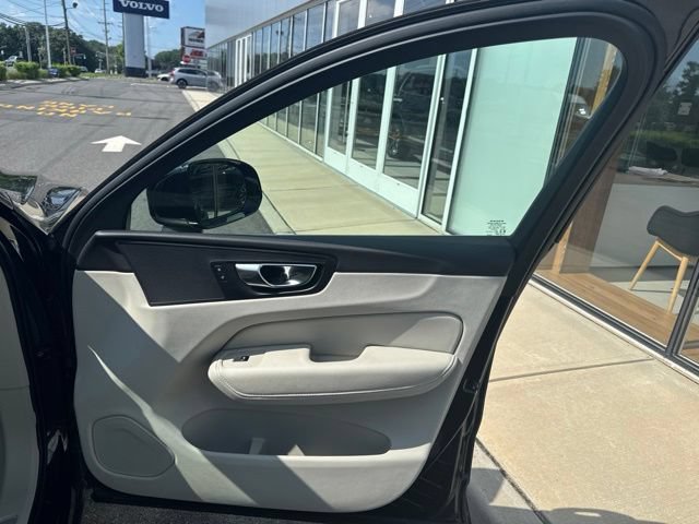 Used 2021 Volvo XC60 T5 Momentum w/ Climate Package AWD/4WD image 14