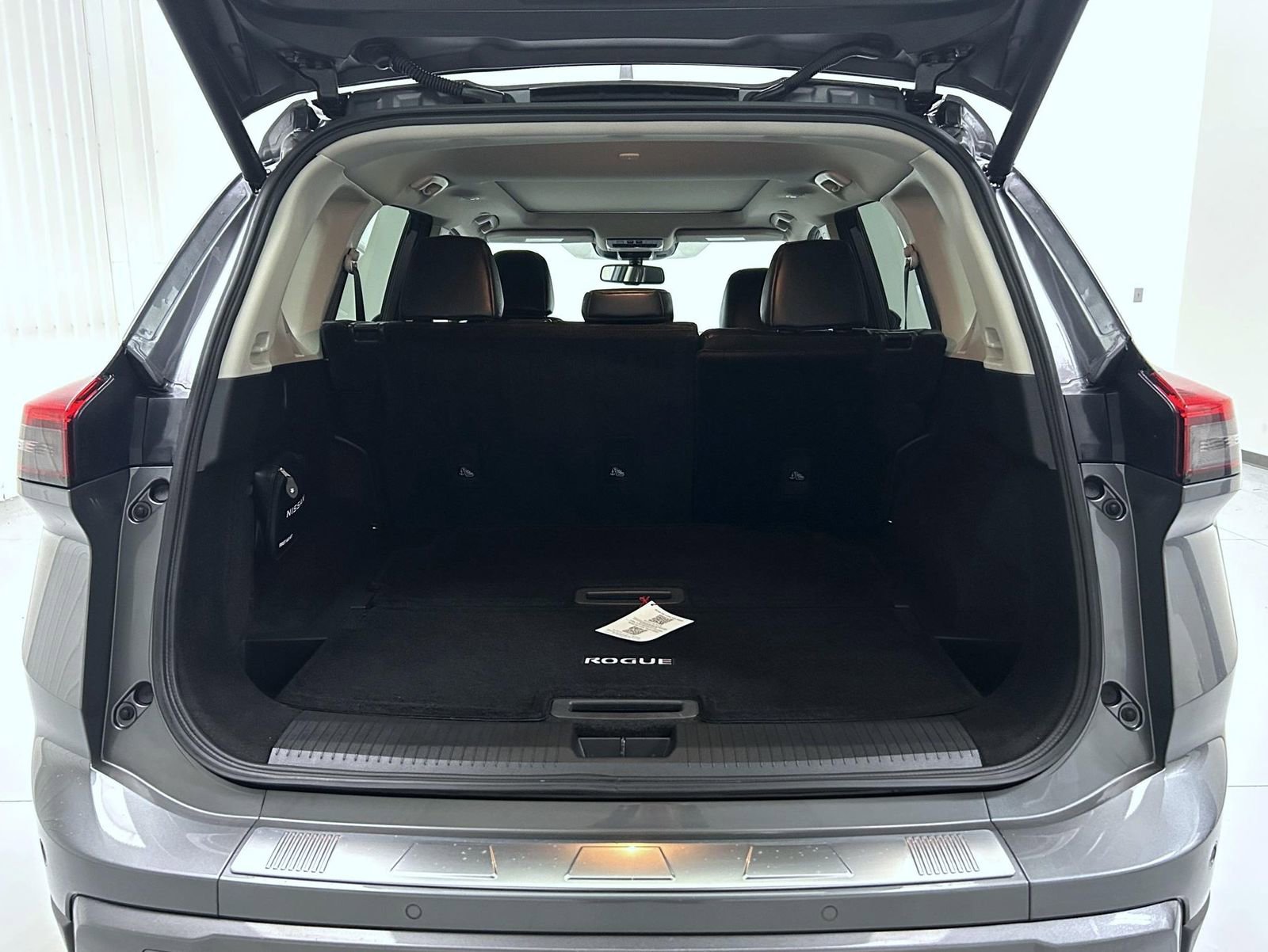 Used 2024 Nissan Rogue SL w/ SL Premium Package image 21