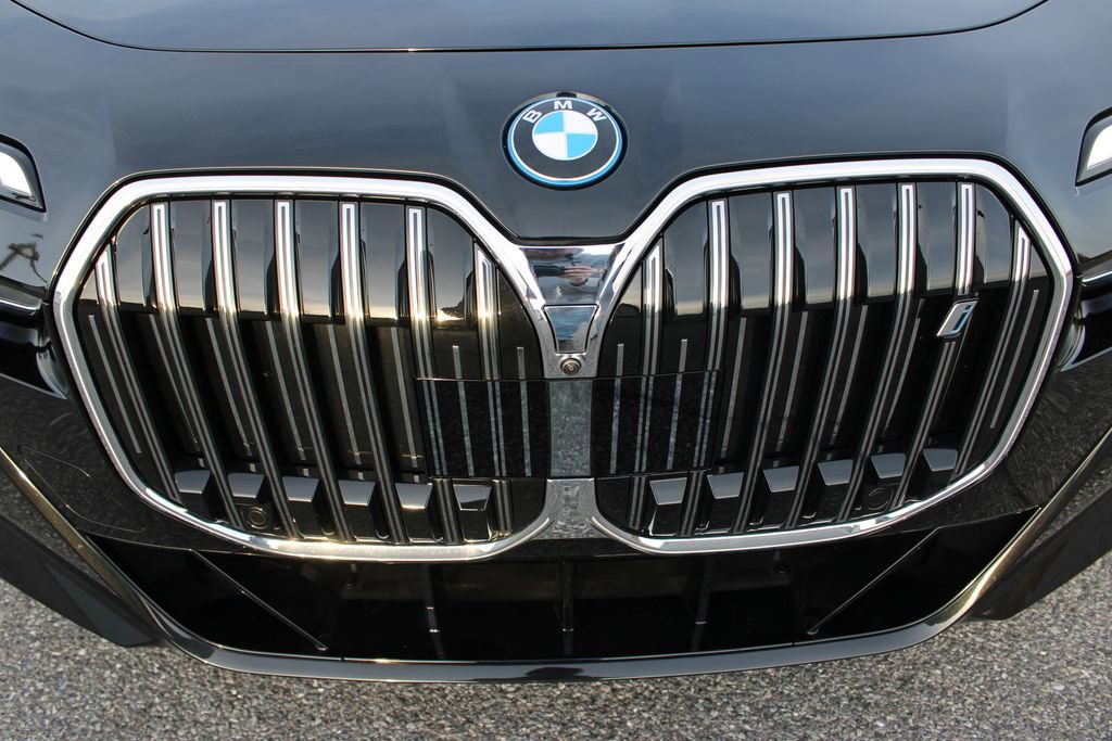 Used 2024 BMW i7 xDrive60 image 55