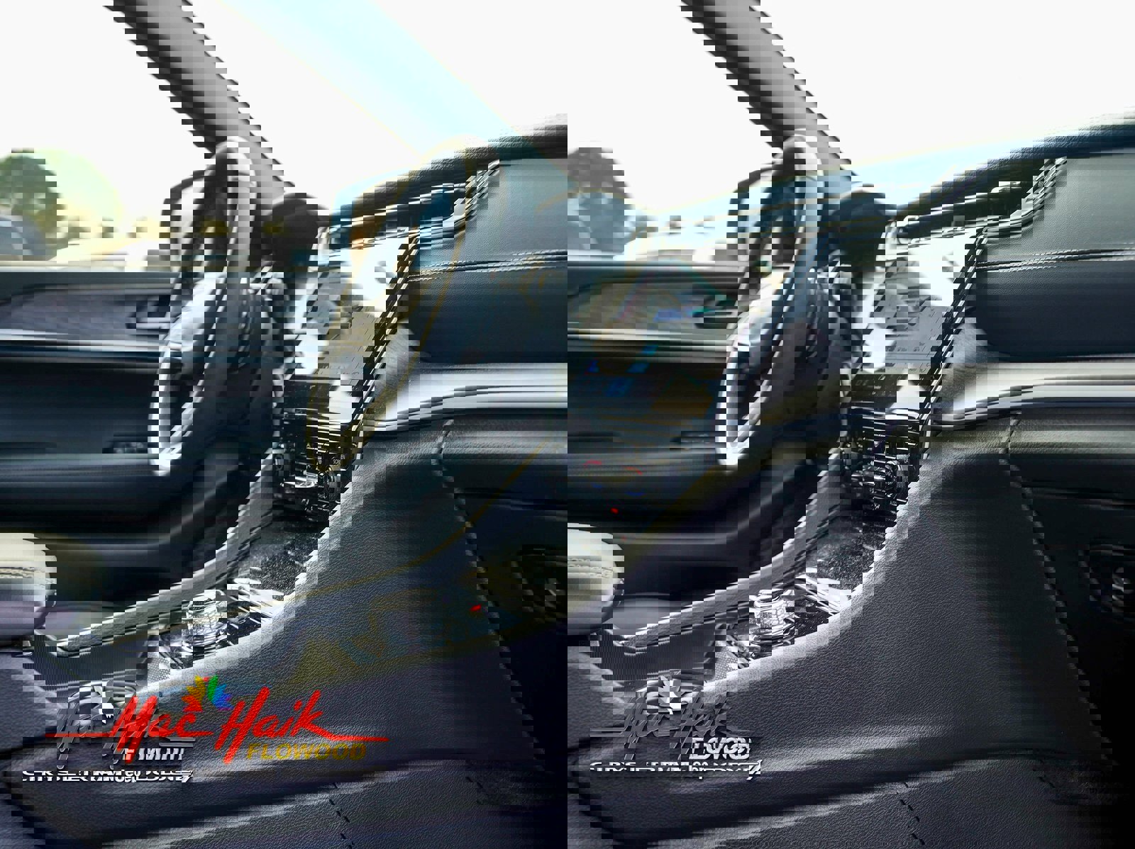 Used 2024 Jeep Grand Cherokee Limited w/ Black Appearance Package image 15