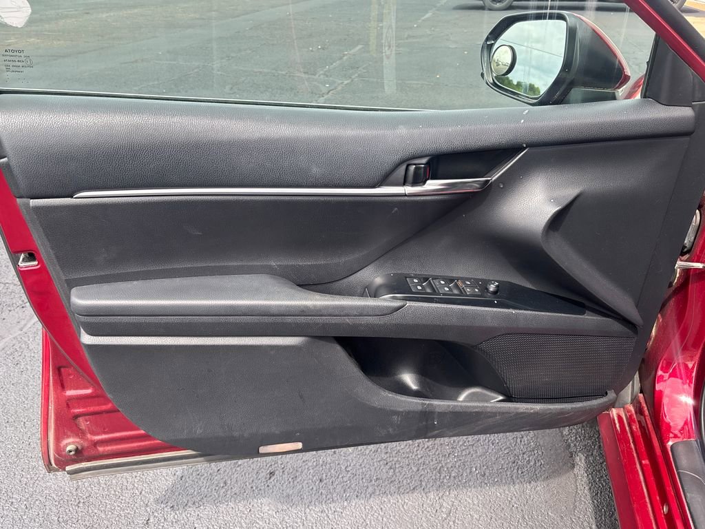 Used 2019 Toyota Camry LE FWD image 9