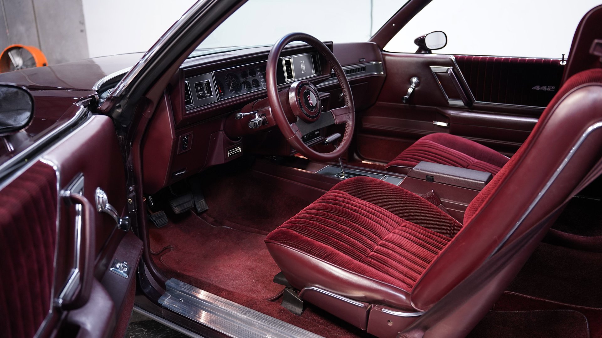 Used 1987 Oldsmobile Cutlass Supreme Salon image 4