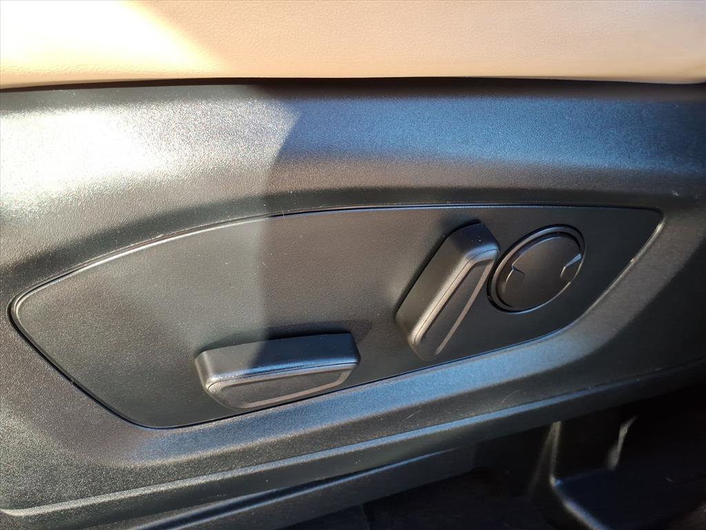 Certified 2022 Ford Explorer XLT w/ Equipment Group 202A image 15