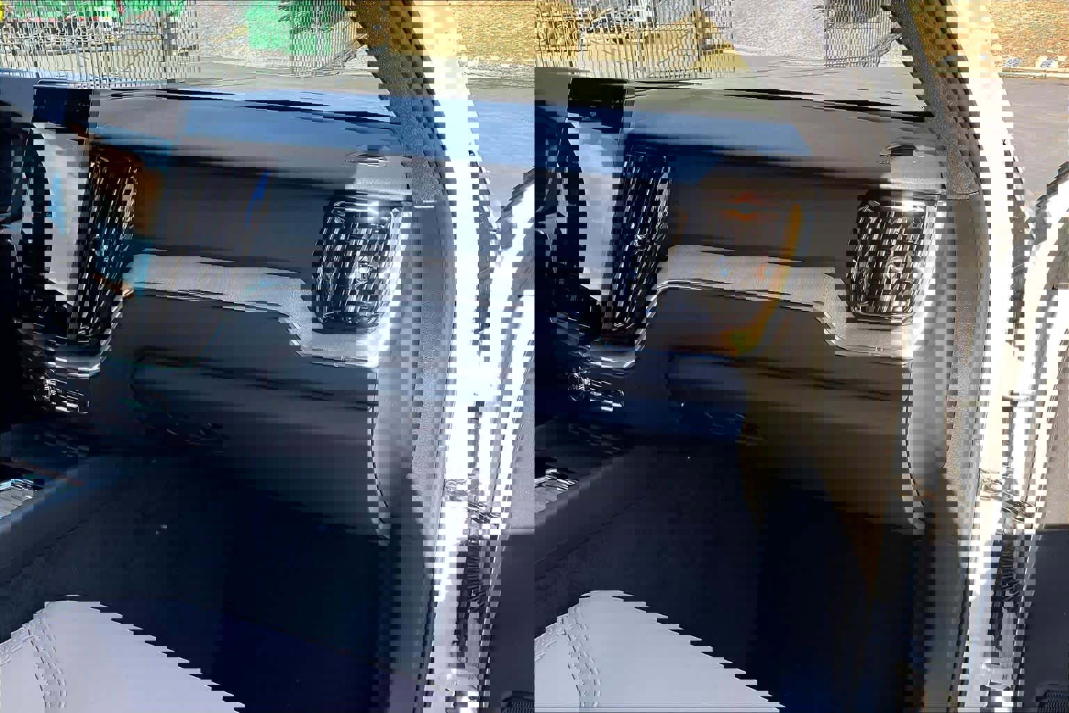 New 2026 Volvo XC60 B5 Plus w/ Protection Package Premier image 28