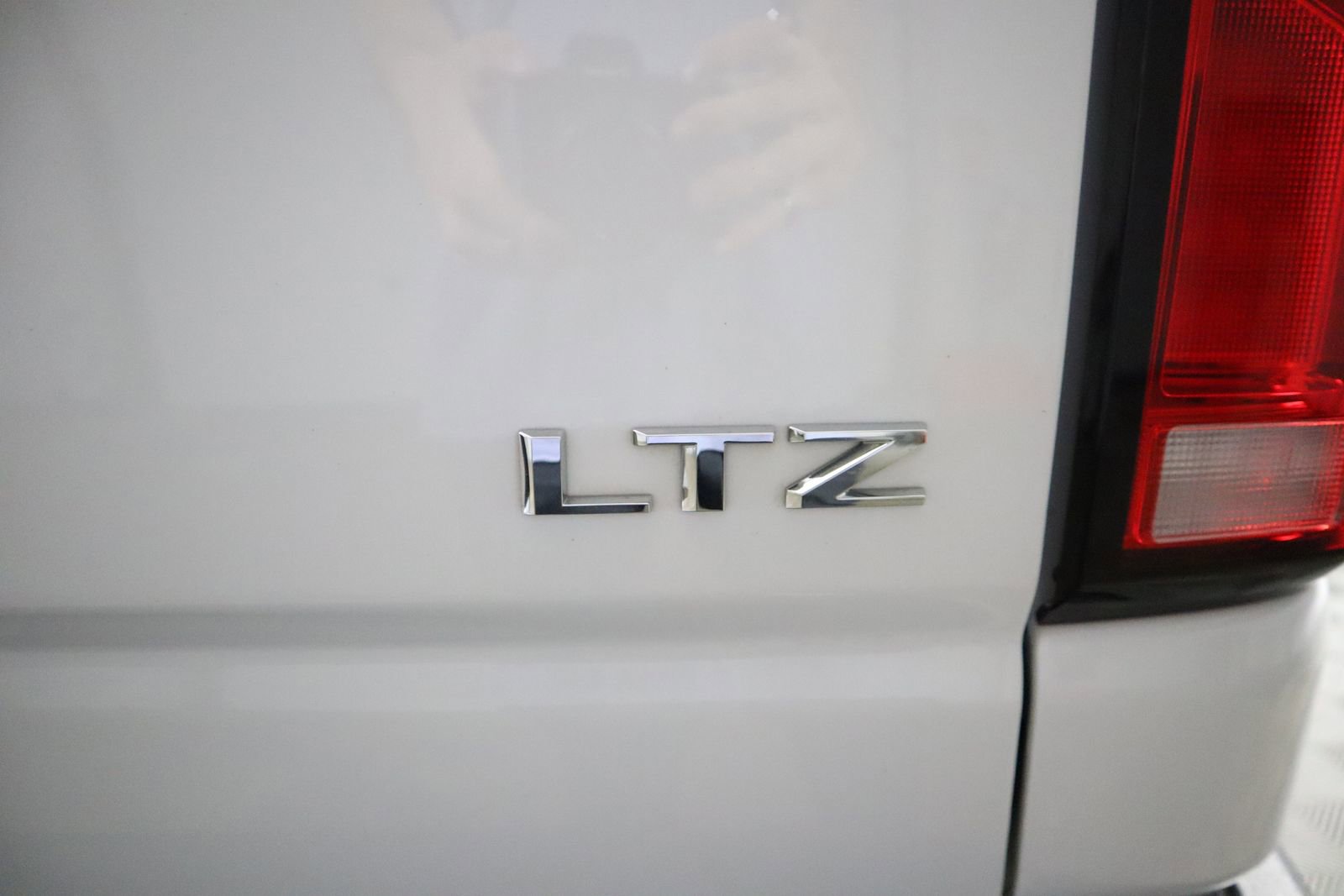 Used 2024 Chevrolet Silverado 2500 LTZ w/ LTZ Convenience Package image 10