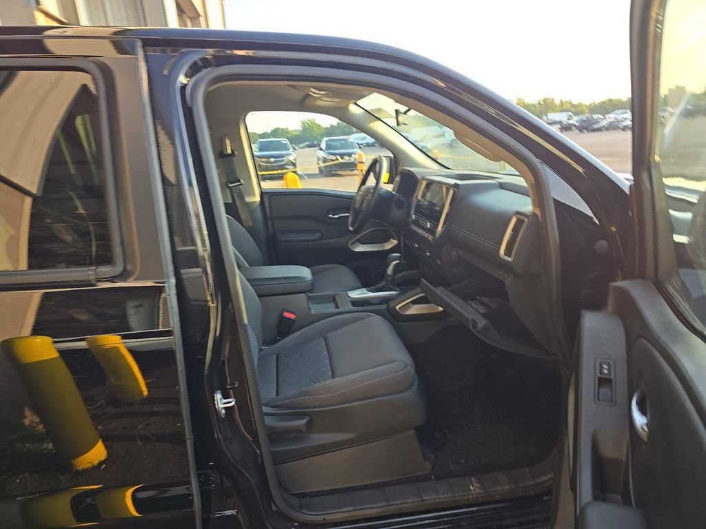 Certified 2025 Nissan Frontier SV RWD image 9