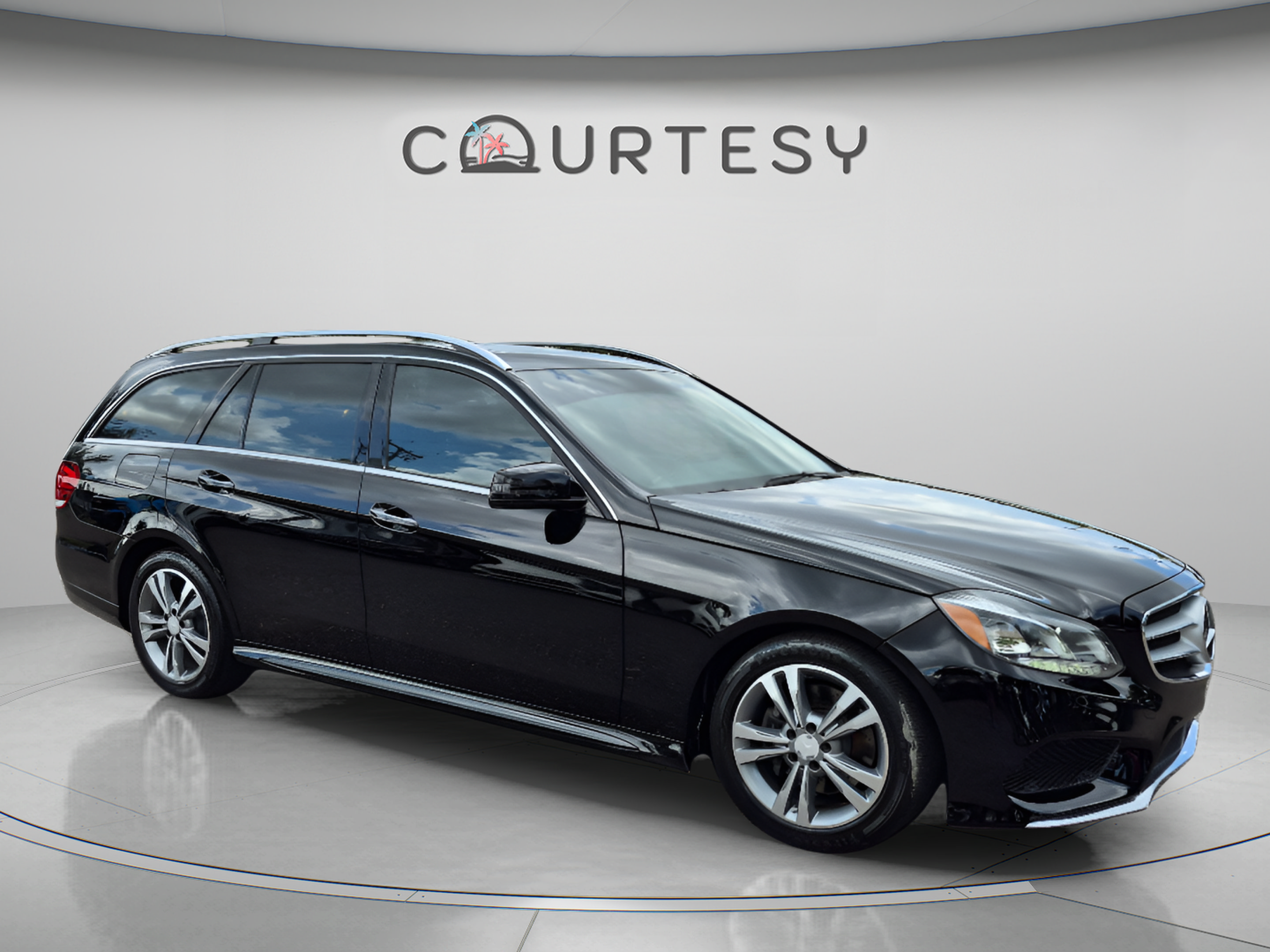 Used 2015 Mercedes-Benz E 350 4MATIC Wagon image 9