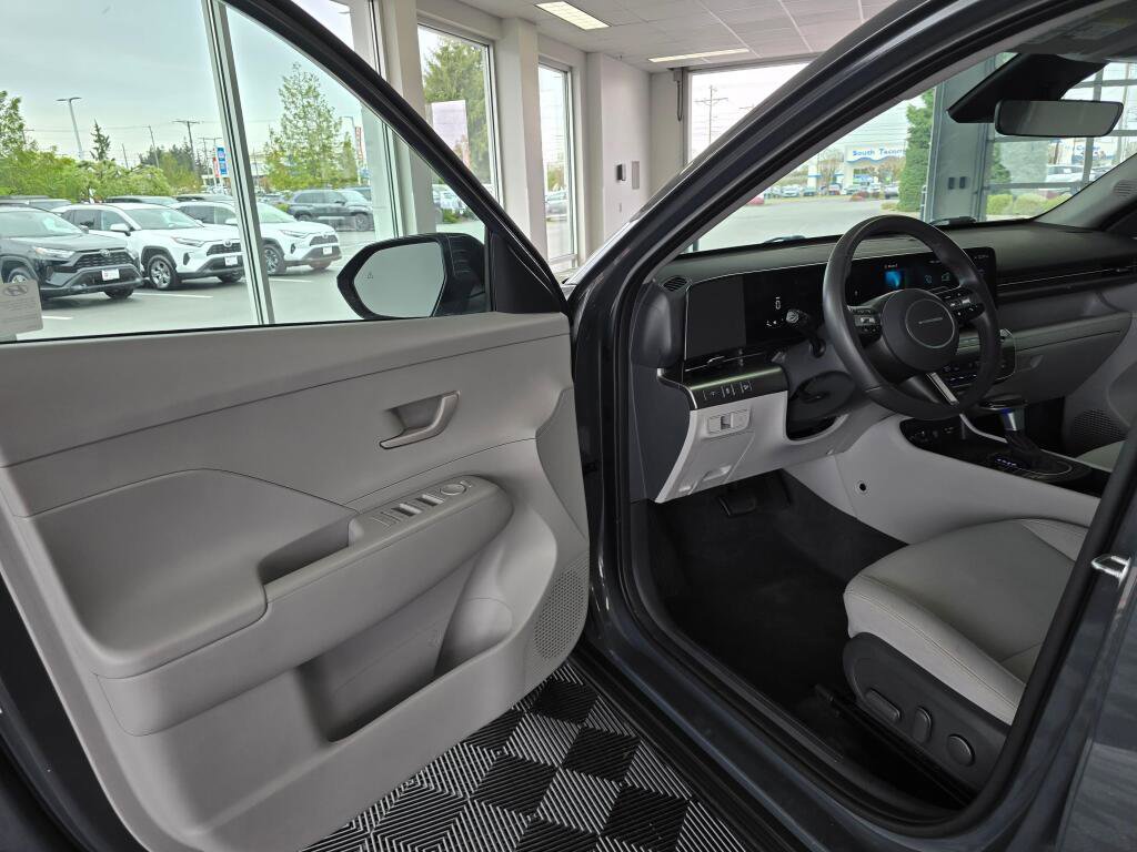 Used 2025 Hyundai Kona SEL AWD/4WD image 17