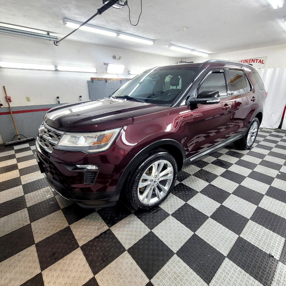 Used 2018 Ford Explorer XLT w/ Equipment Group 202A image 2